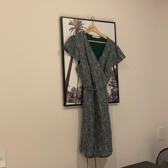 Green patterned Atmos & Here size 20 wrap dress NWOT - Picture 3 of 9